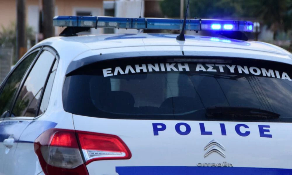 Συναγερμός στα Άνω Λιόσια: Άνδρας έχει ταμπουρωθεί στο σπίτι του με καραμπίνα